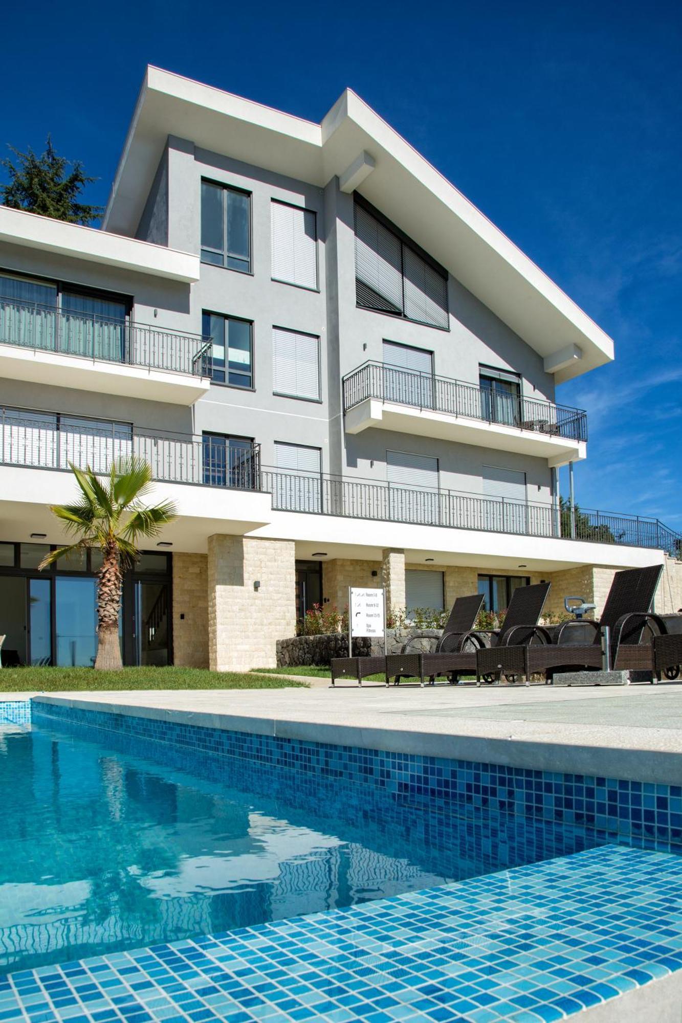 Homestay Rita Pool & *