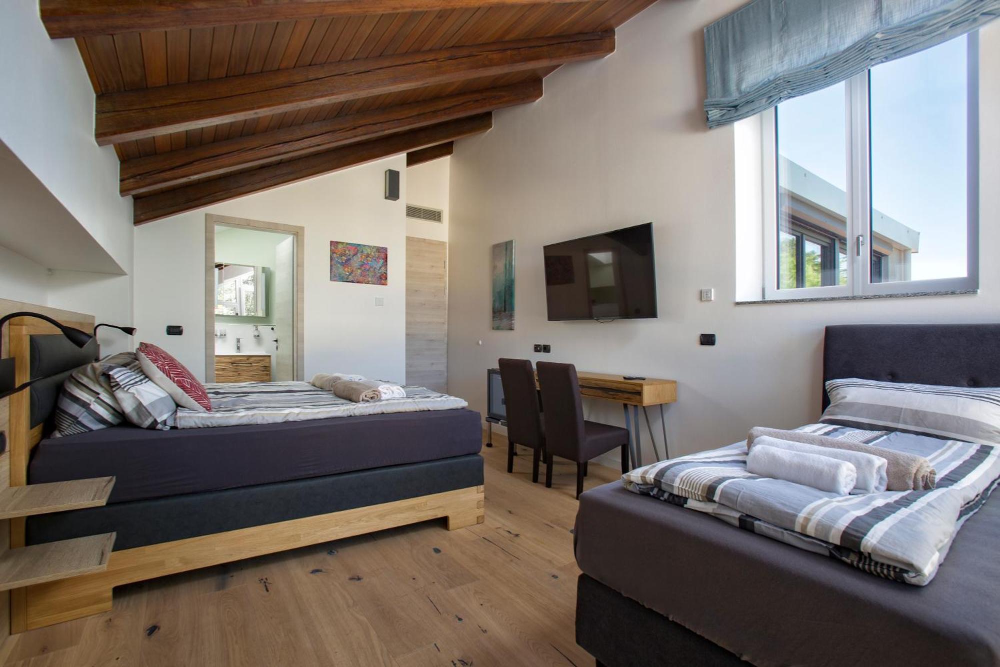 Rita Pool & Homestay