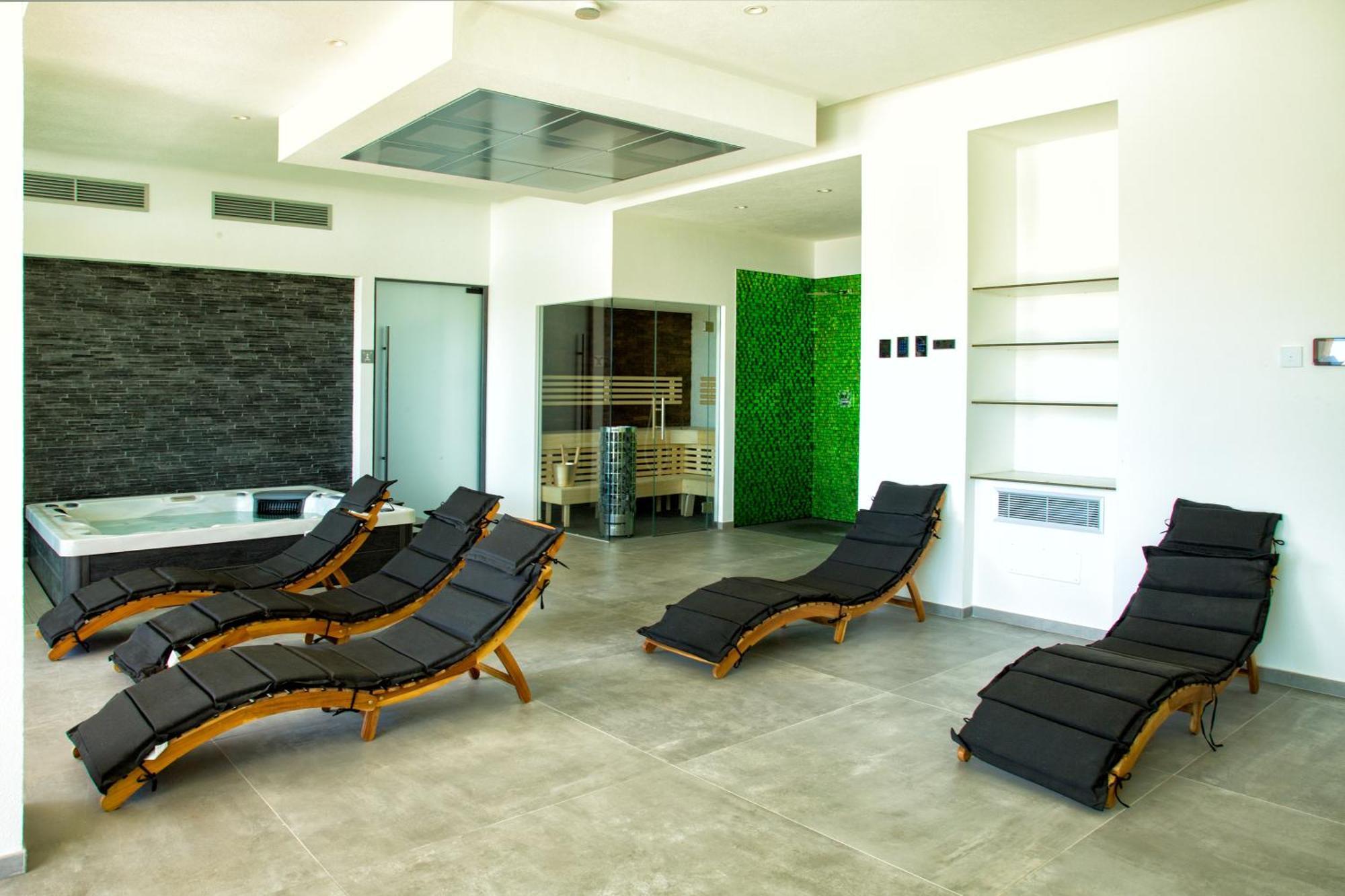 Homestay Rita Pool & *